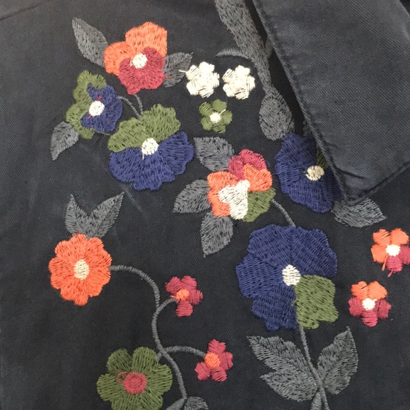 Button up - Picture 2 of 3